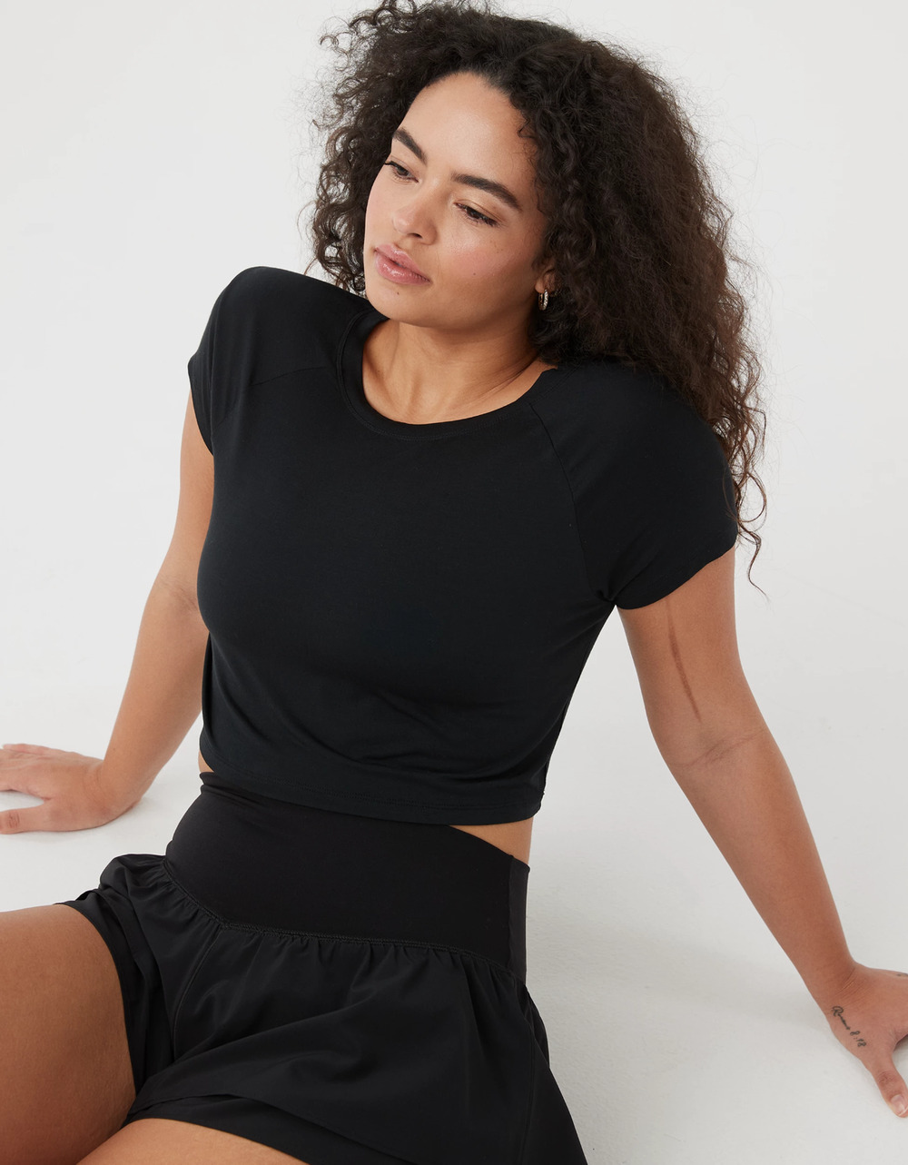 OFFLINE by Aerie Seamless Crop Top Womens Small Black Excellent Ribbed Active